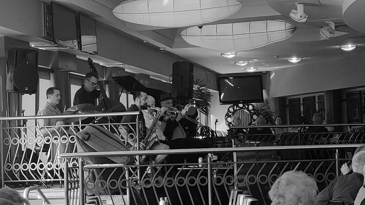 Vibe, Freeway Hotel