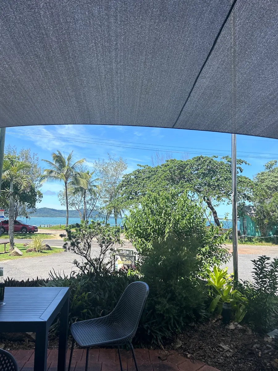 Vibe, Beachy's Coconut Cafe