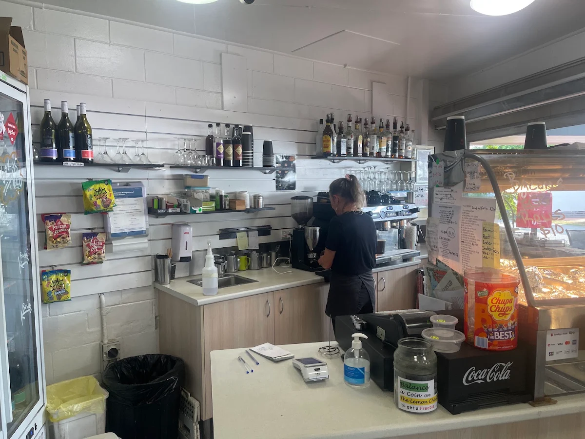 Vibe, Beachy's Coconut Cafe