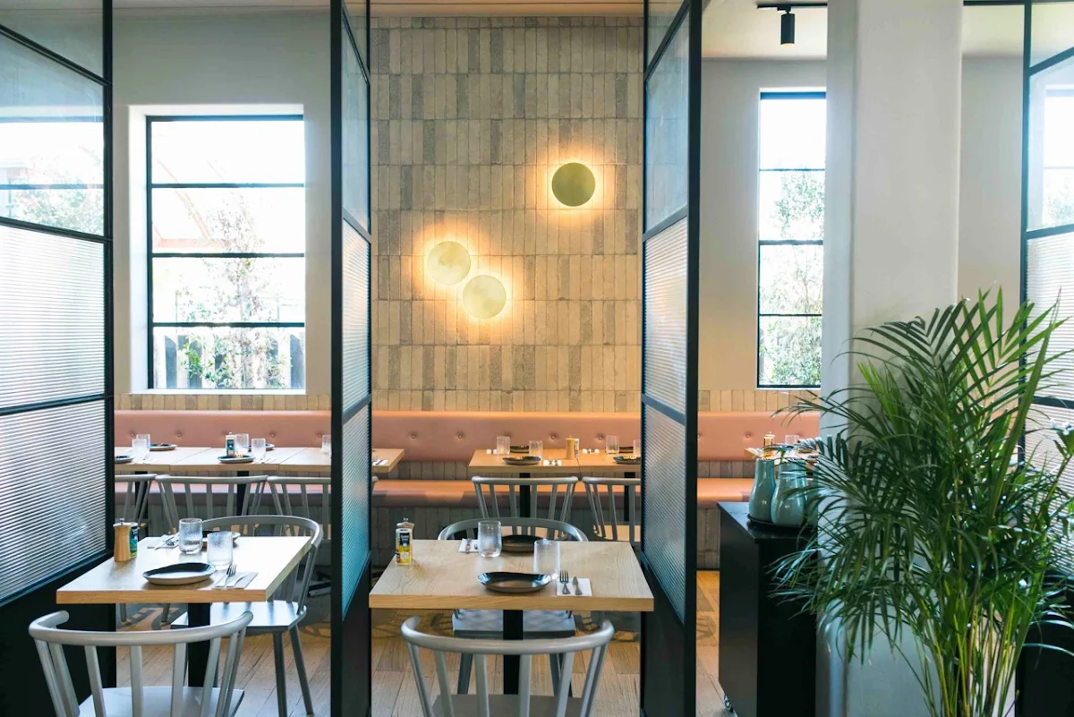 Vibe, Postmistress Eatery