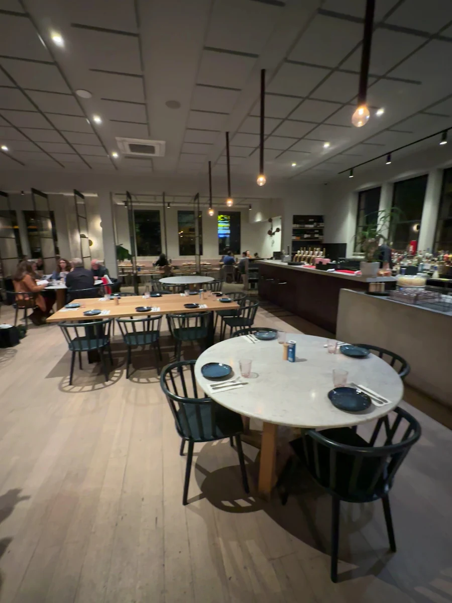 Vibe, Postmistress Eatery