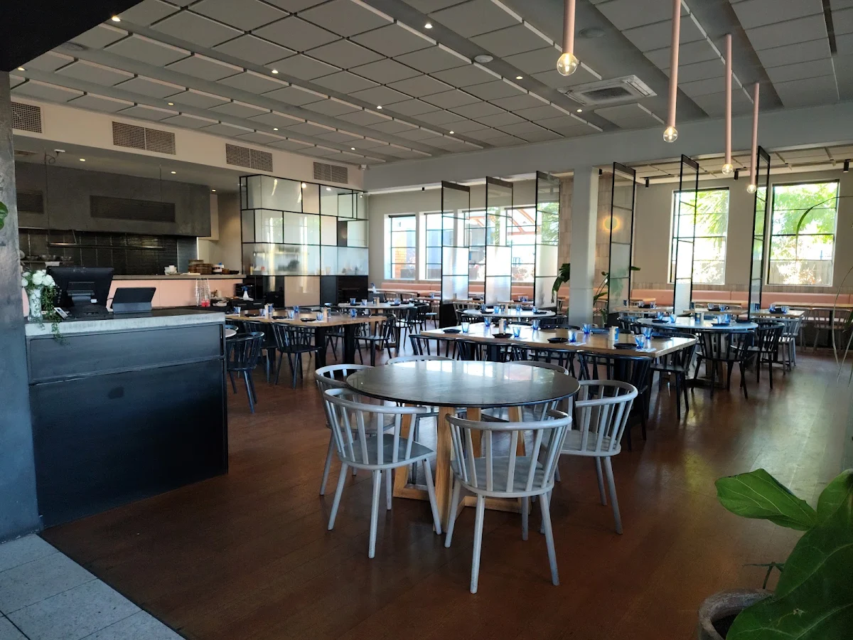 Vibe, Postmistress Eatery