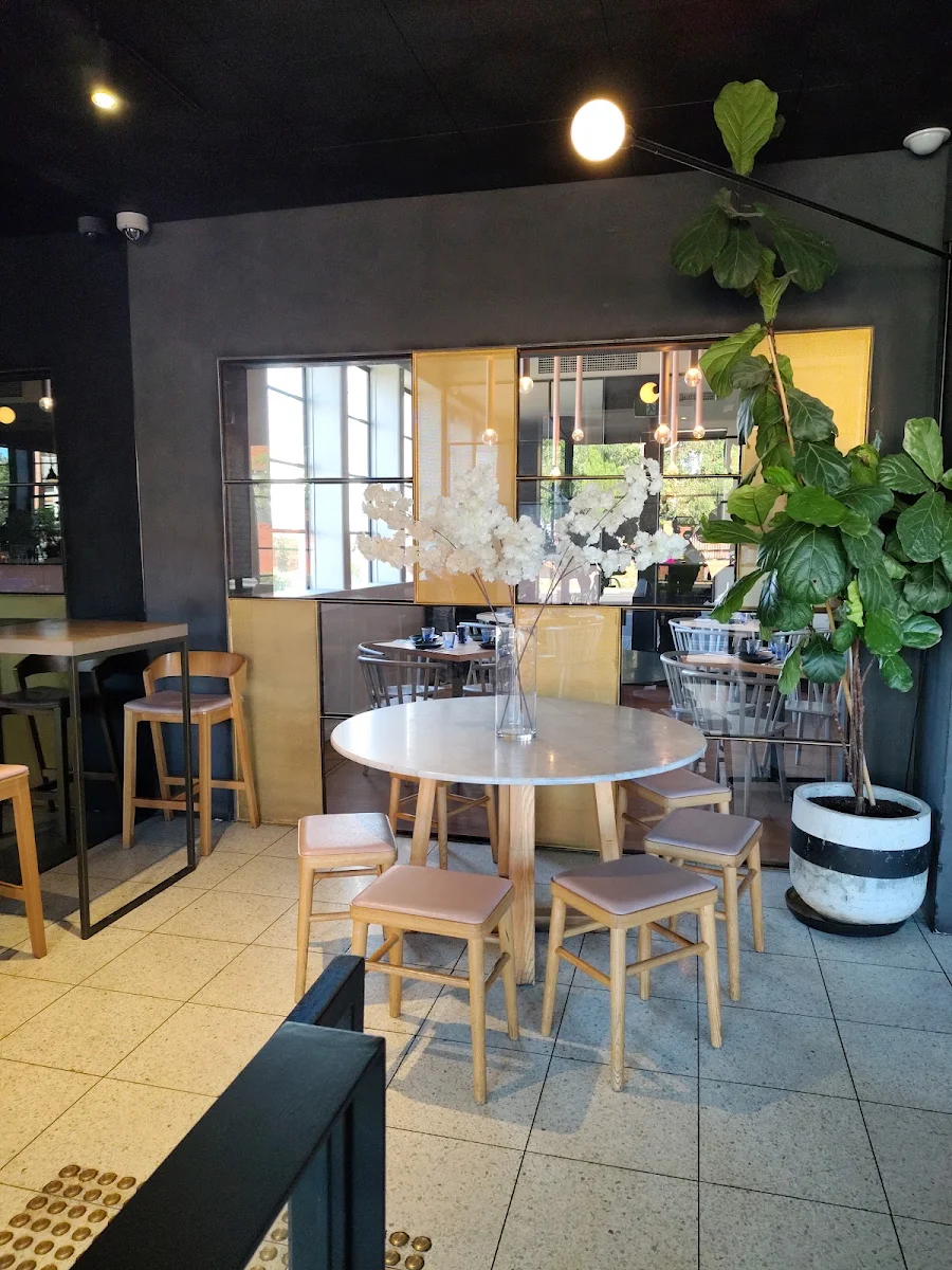 Vibe, Postmistress Eatery