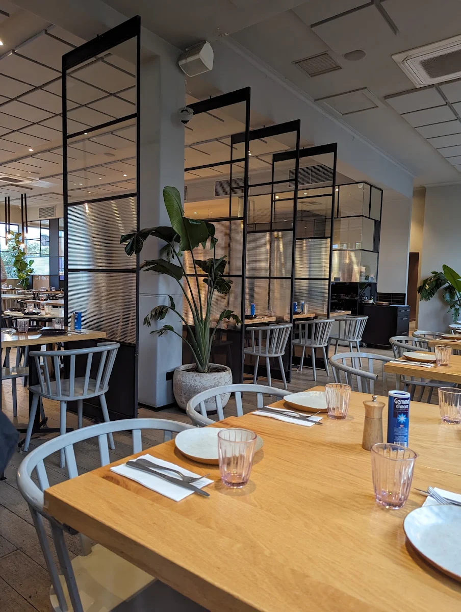 Vibe, Postmistress Eatery