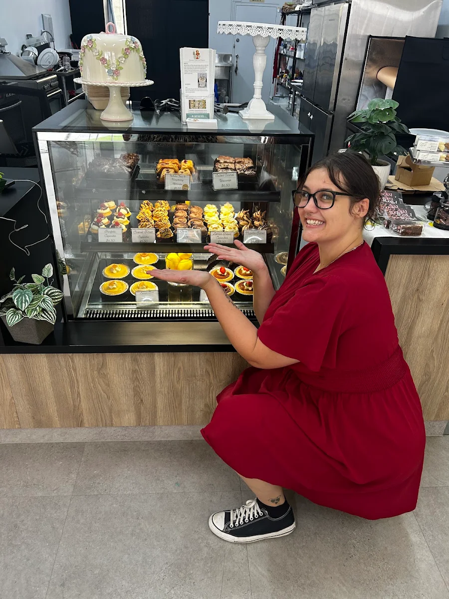 Vibe, Gourmet Cakes and Platters