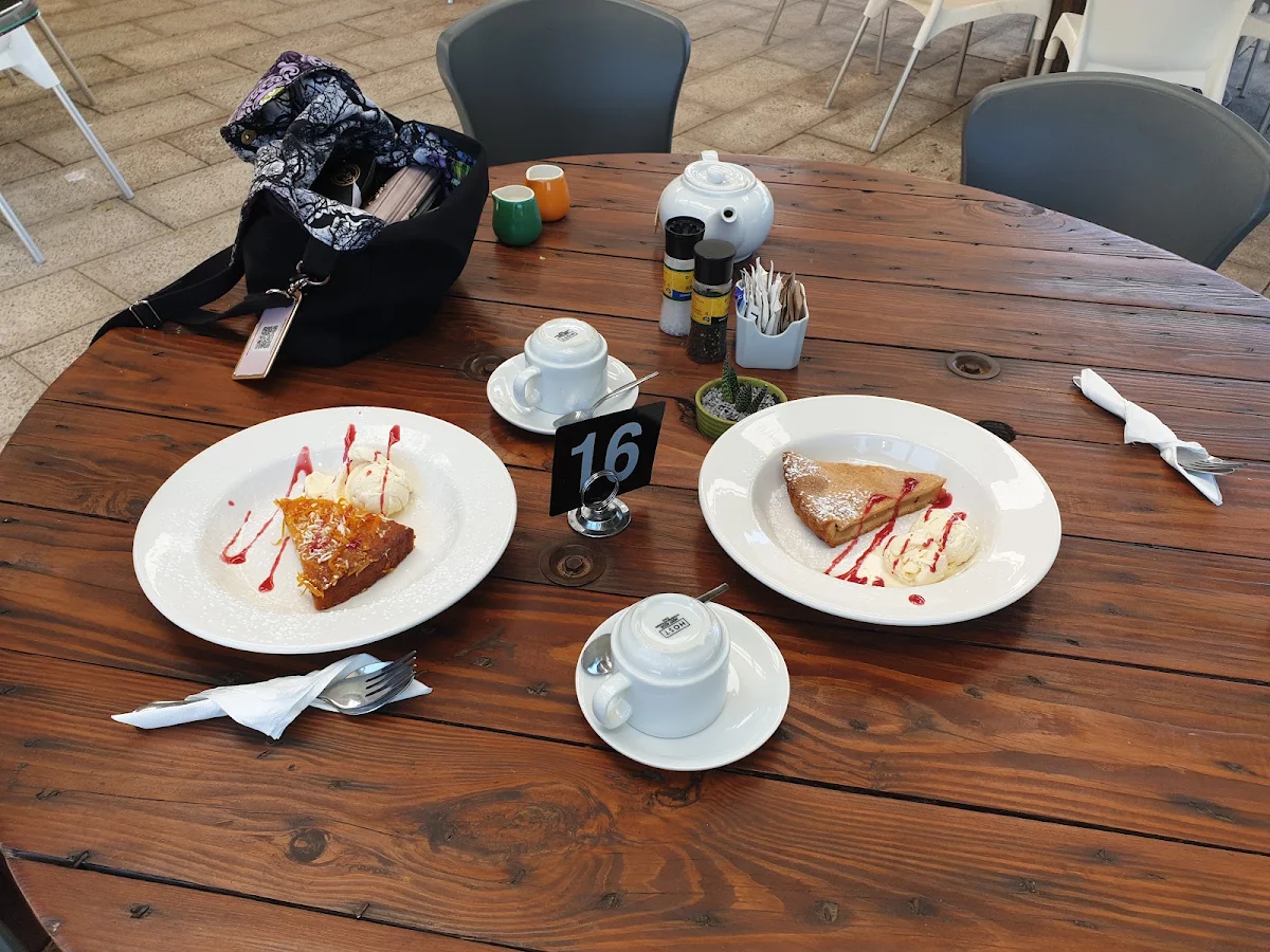 Food & drink, Central Greenough Cafe