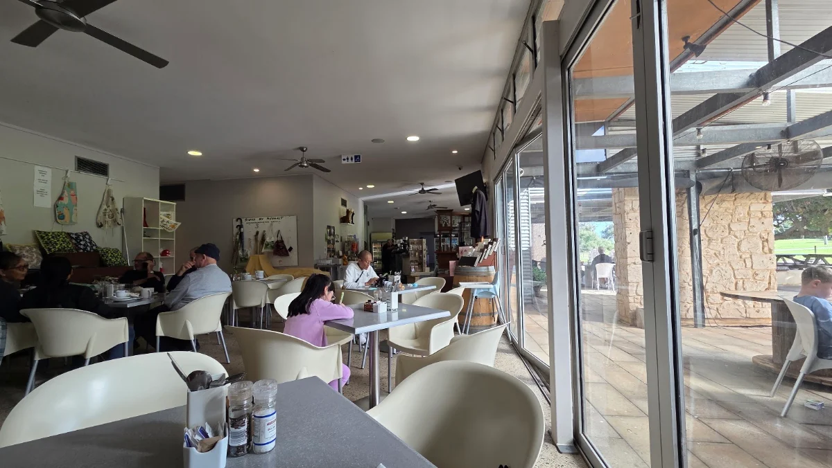 Vibe, Central Greenough Cafe