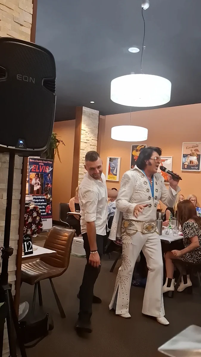 Vibe, La Vespa Italian Restaurant