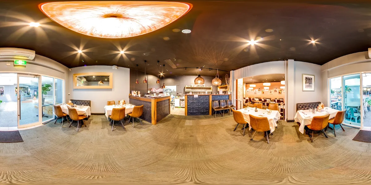 Vibe, La Vespa Italian Restaurant