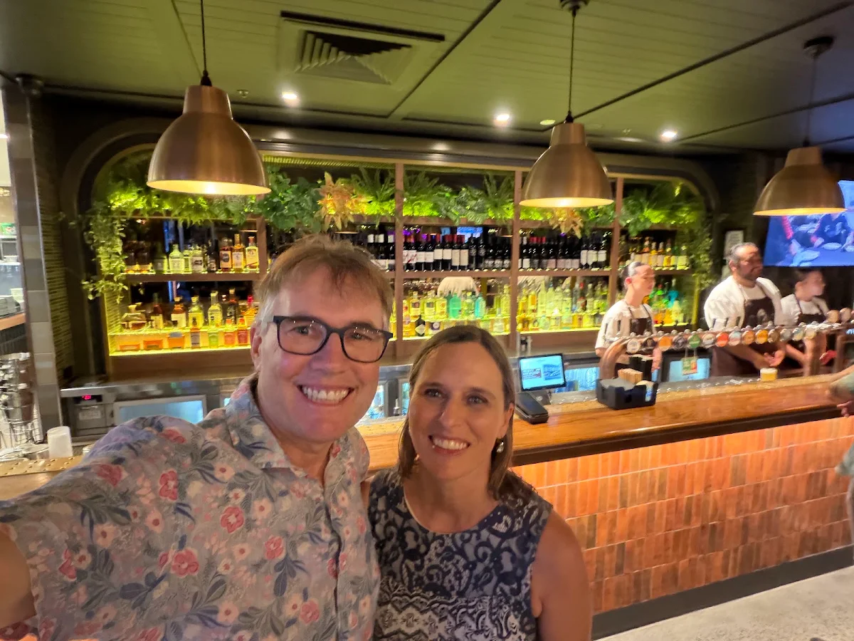 Vibe, Gas Hound Bar & Kitchen