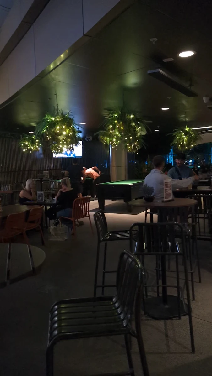 Vibe, Gas Hound Bar & Kitchen