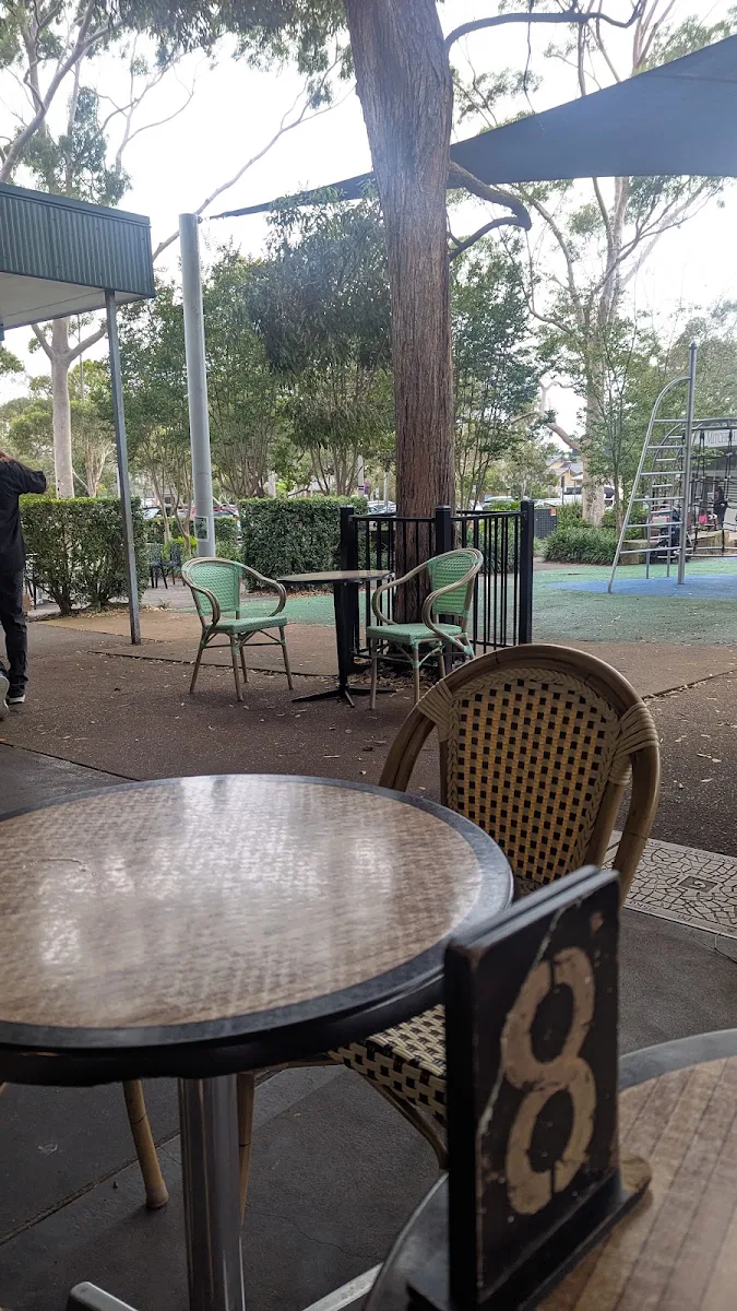 Vibe, Le Parisien Cafe Pâtisserie