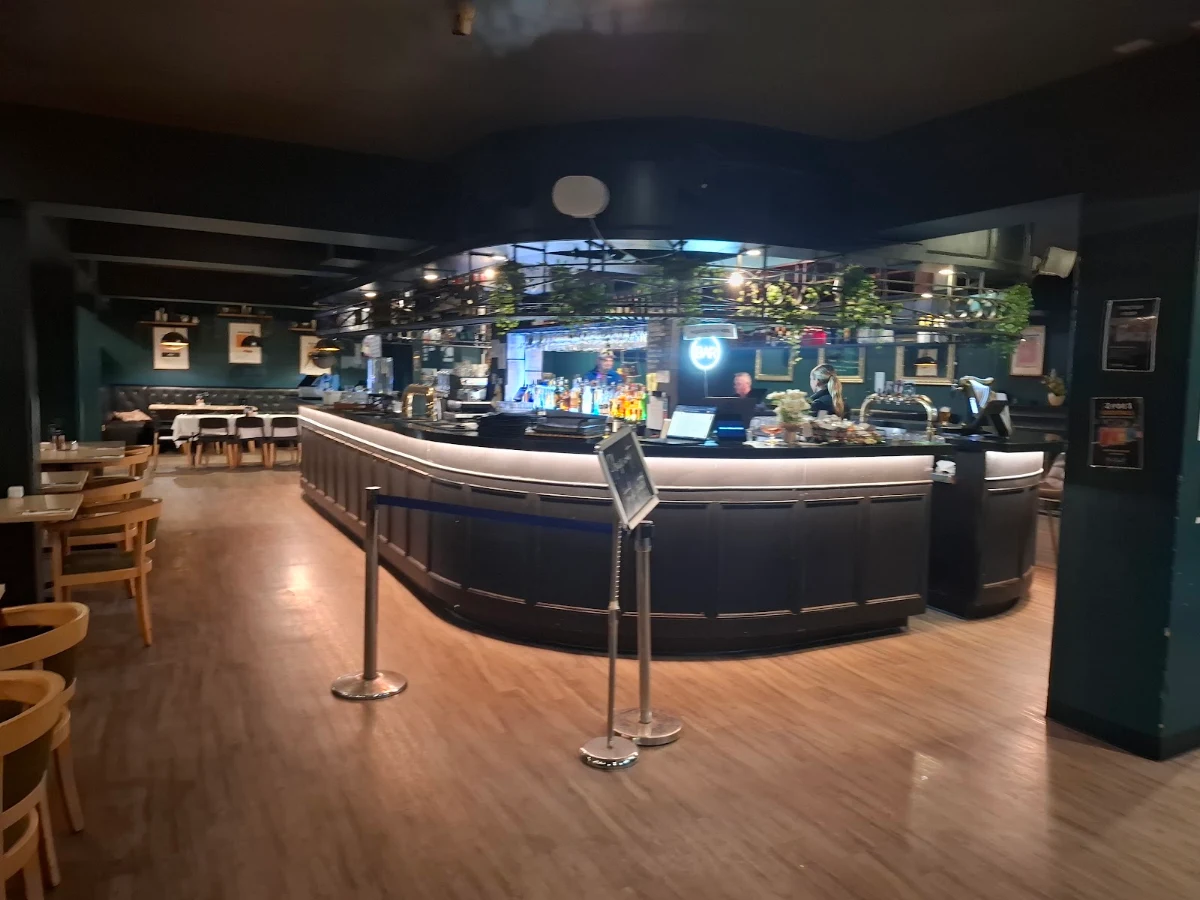 Vibe, Star Bar Cafe