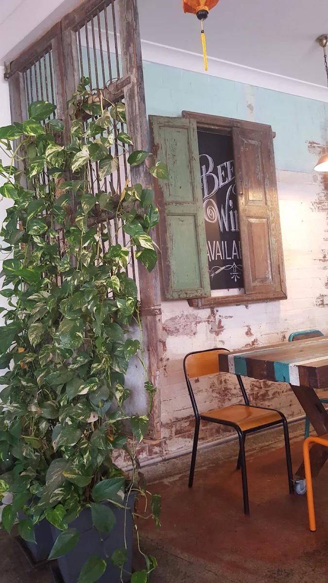 Vibe, Cafe O-Mai