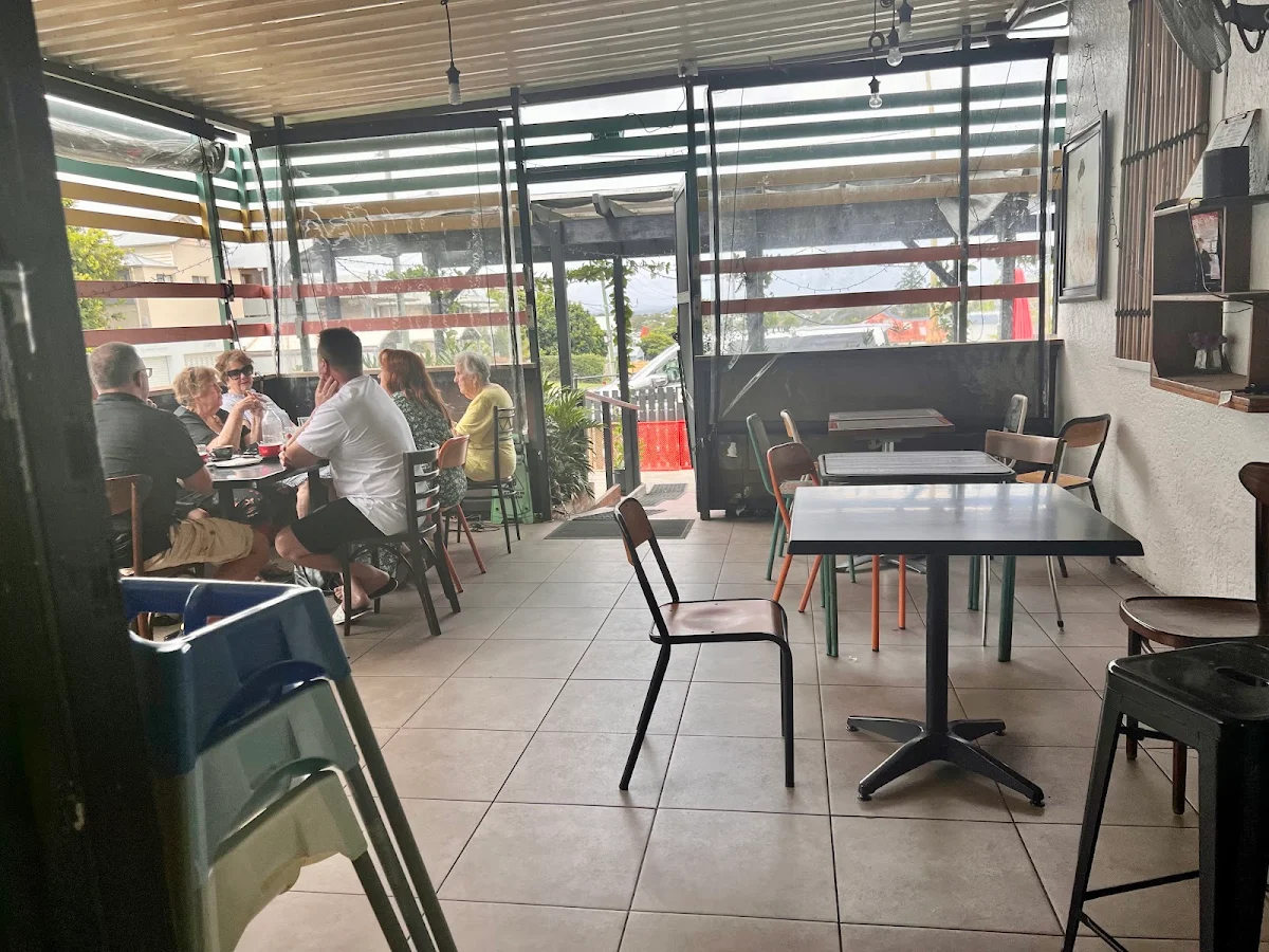 Vibe, Cafe O-Mai