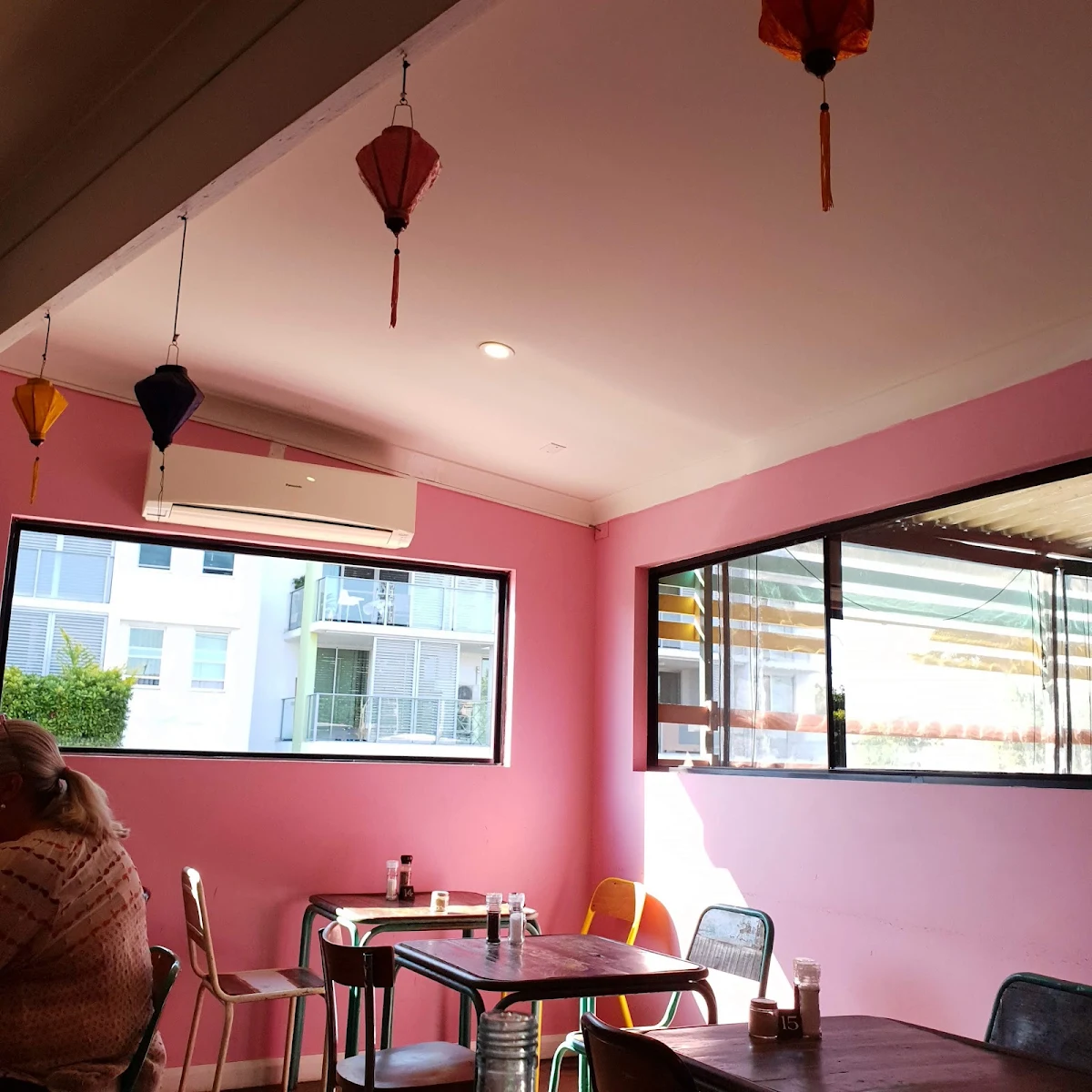 Vibe, Cafe O-Mai