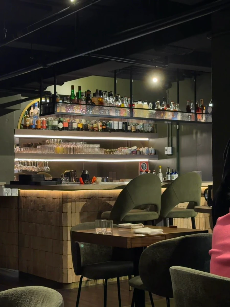 Vibe, NEL Restaurant