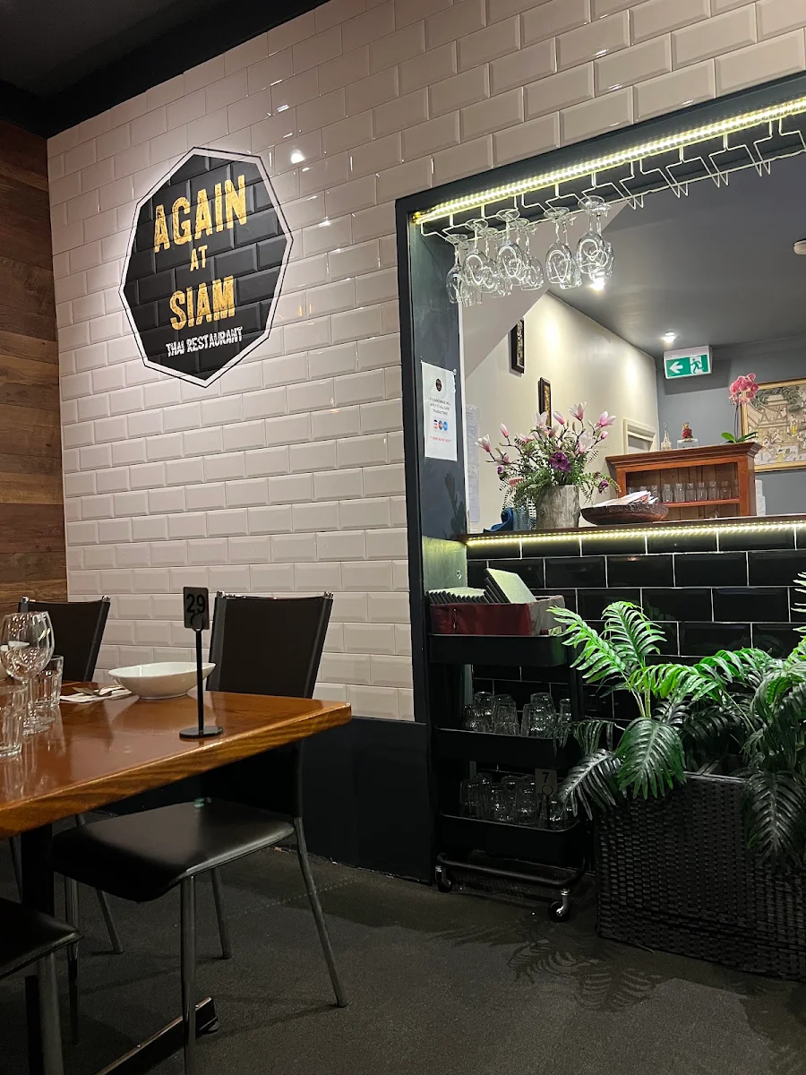 Vibe, Again at Siam Thai Restaurant