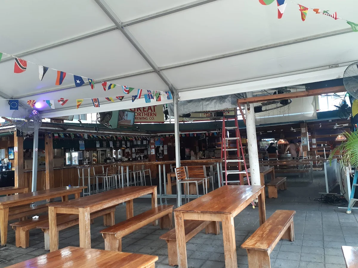 Vibe, Beaches Bar & Grill