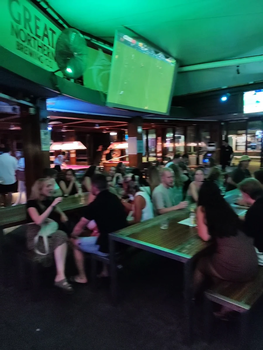 Vibe, Beaches Bar & Grill