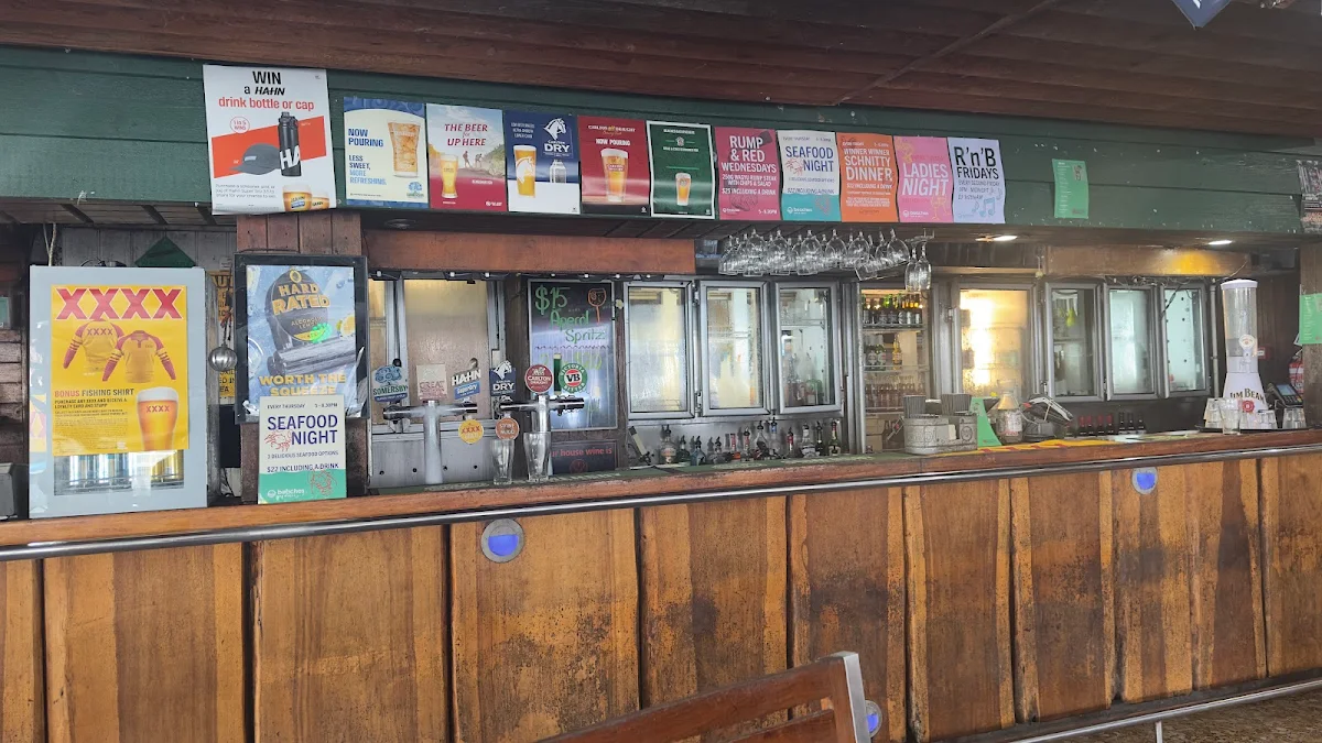 Vibe, Beaches Bar & Grill