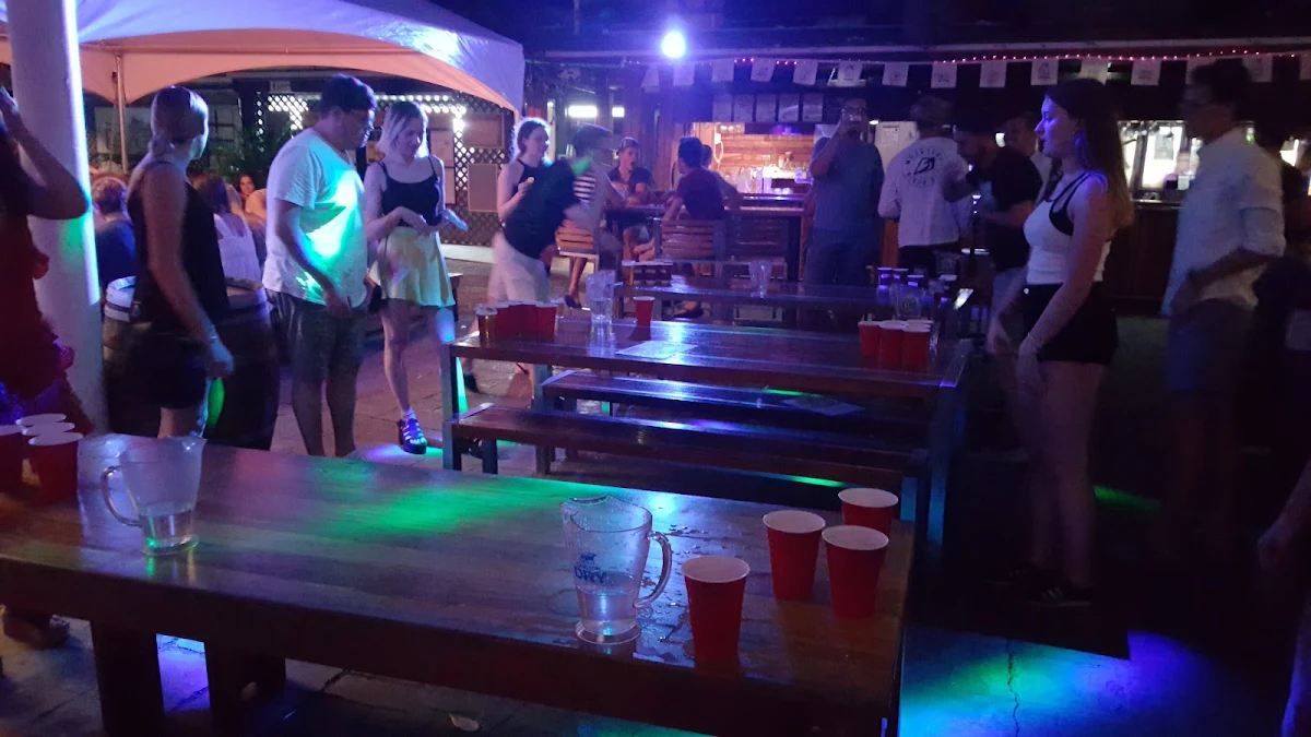 Vibe, Beaches Bar & Grill