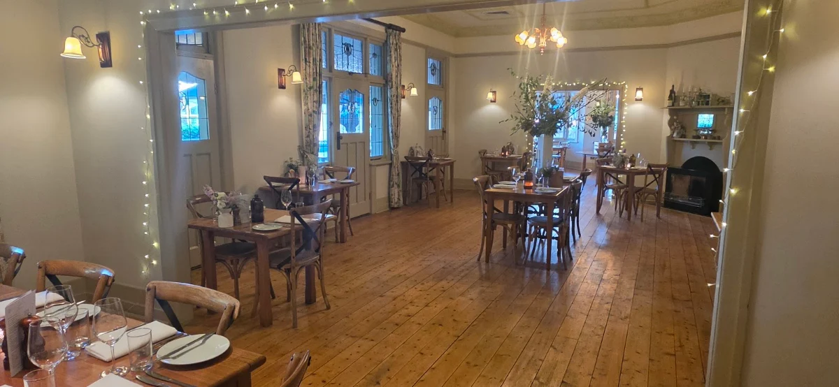 Vibe, Gracie’s Restaurant & Cafe
