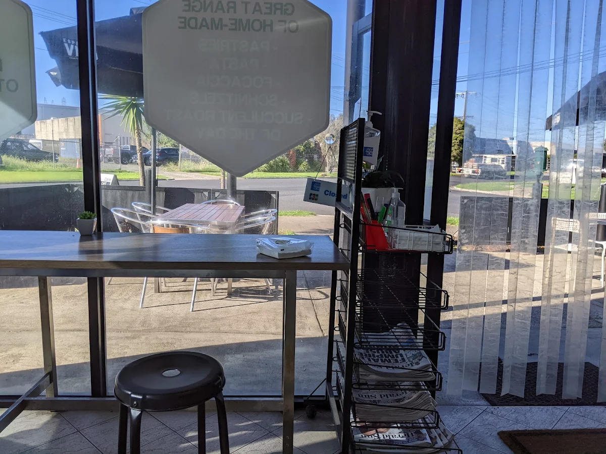 Vibe, Adina Corner Cafe