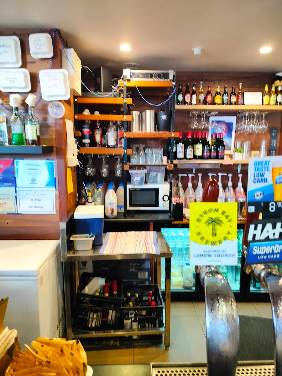 Vibe, YE OLDE CAFE MOONTA BAY