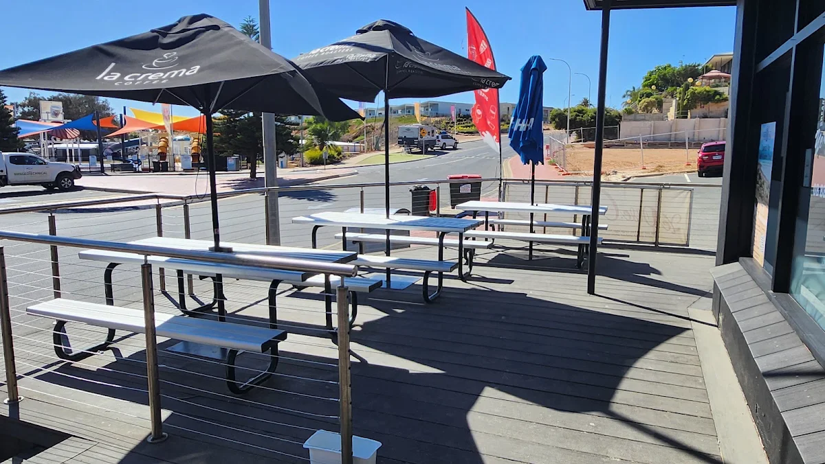 Vibe, YE OLDE CAFE MOONTA BAY