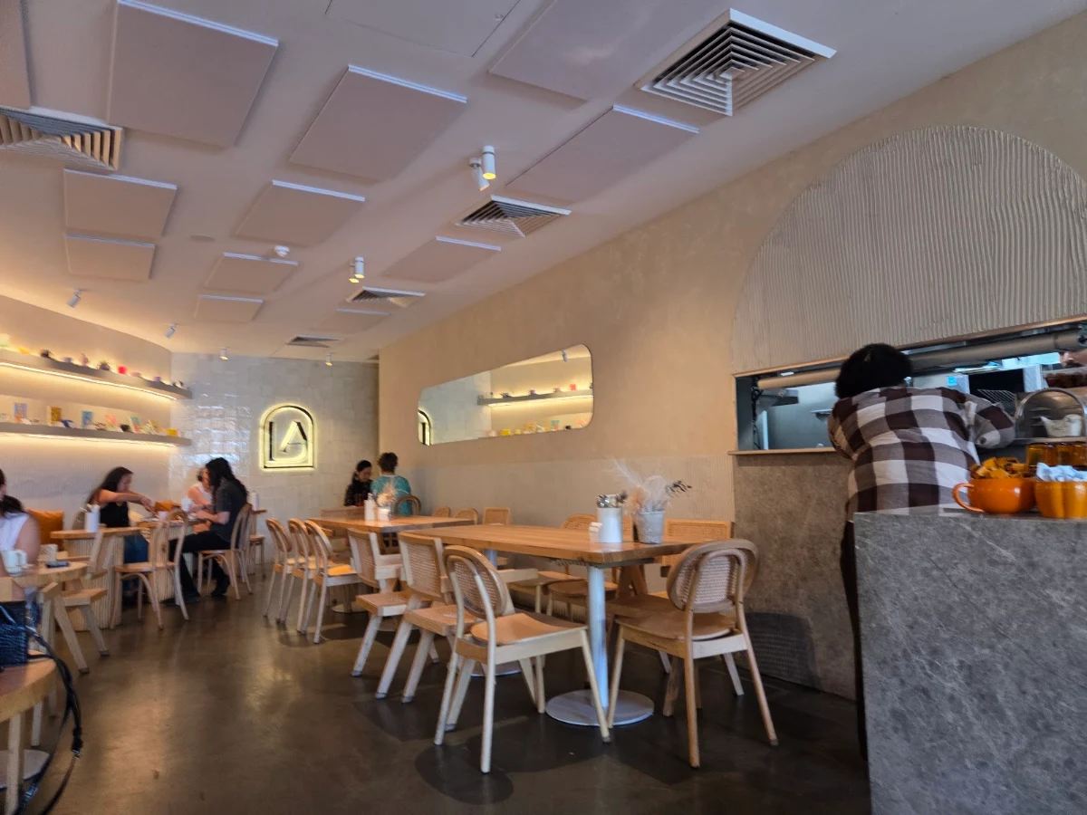 Vibe, Cafe L.A