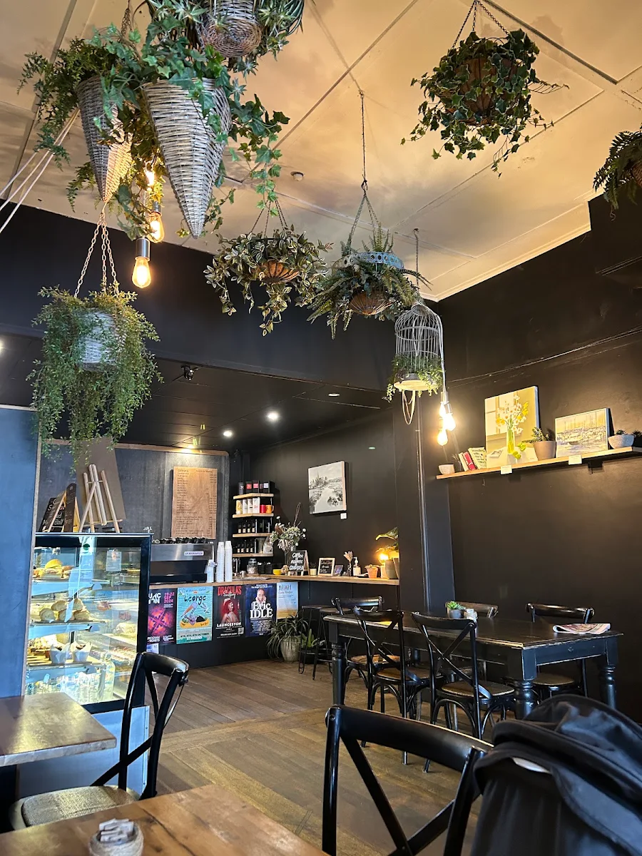 Vibe, M&B Cafe & Smoothie Bar