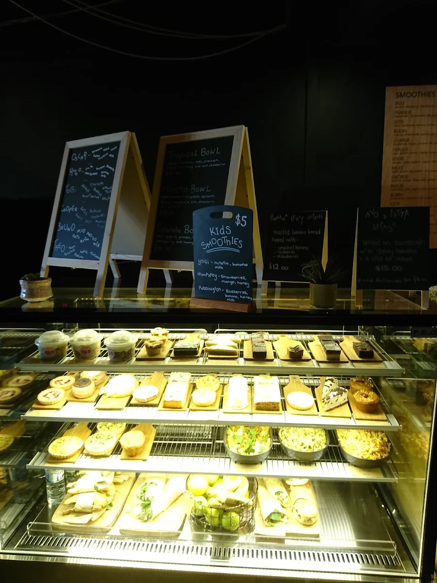 Vibe, M&B Cafe & Smoothie Bar