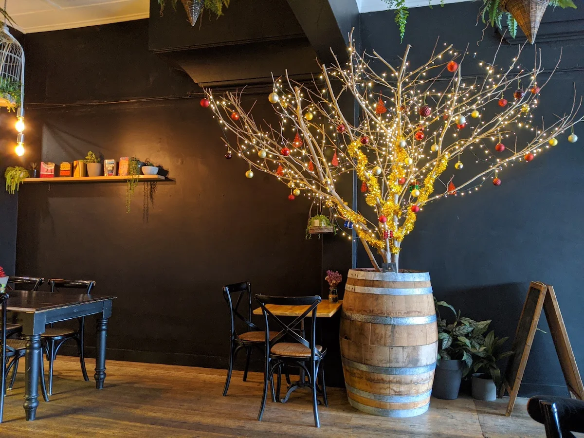 Vibe, M&B Cafe & Smoothie Bar