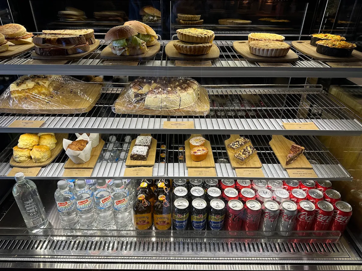 Vibe, M&B Cafe & Smoothie Bar