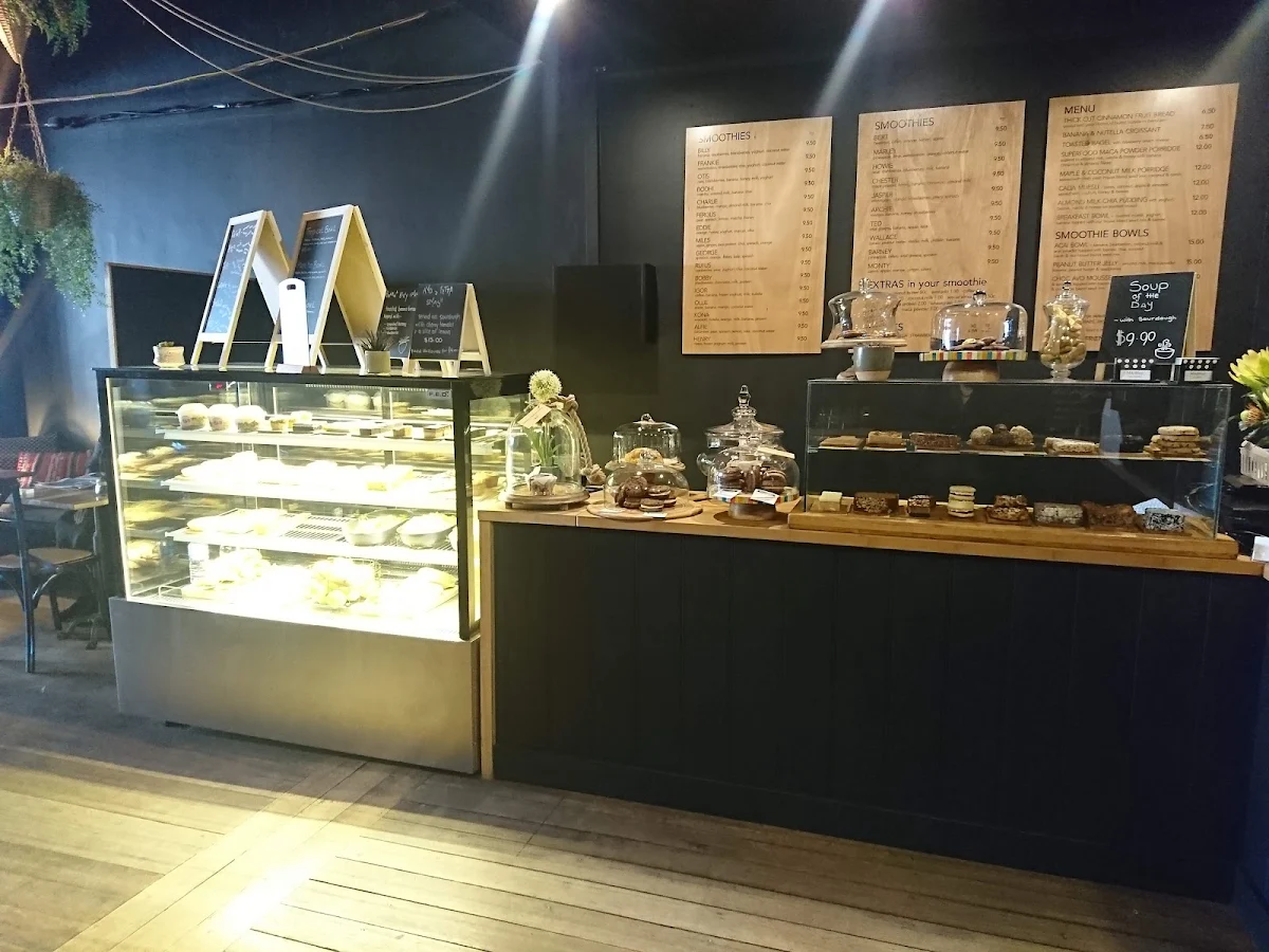 Vibe, M&B Cafe & Smoothie Bar