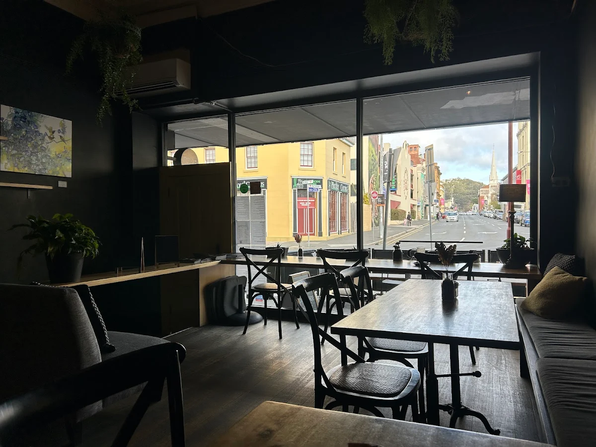 Vibe, M&B Cafe & Smoothie Bar