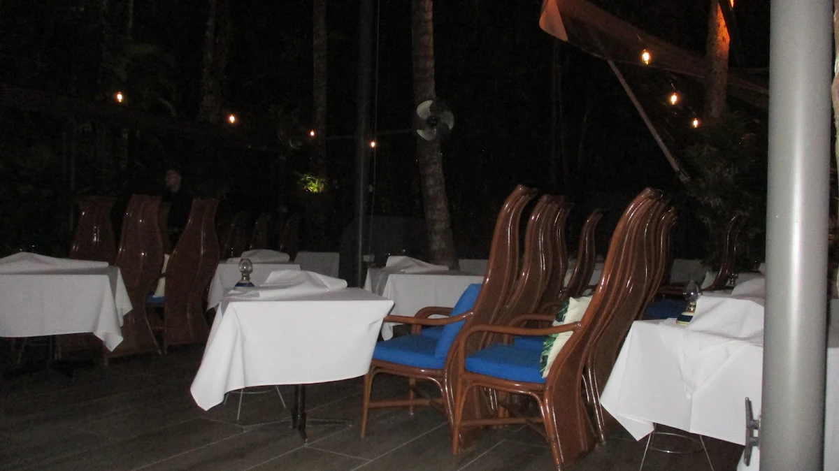 Vibe, Nautilus Restaurant