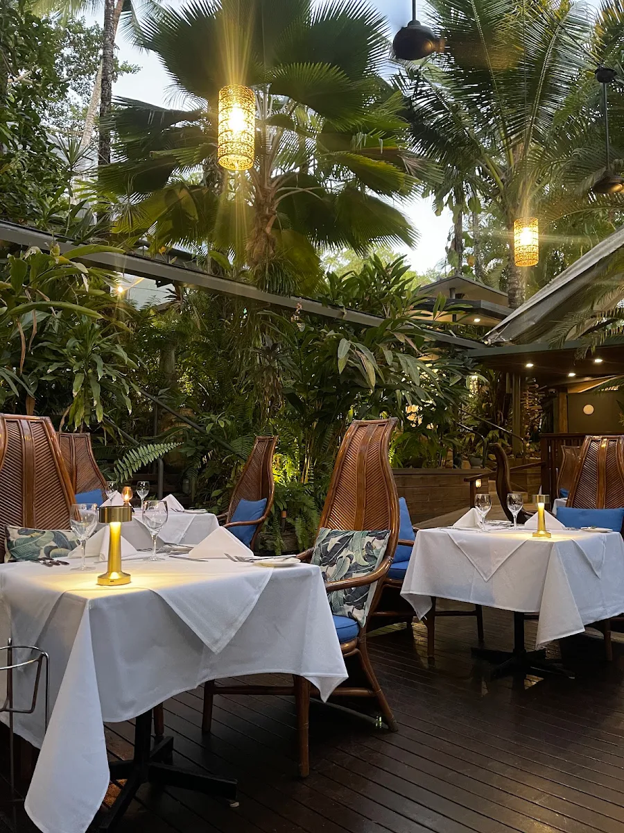 Vibe, Nautilus Restaurant