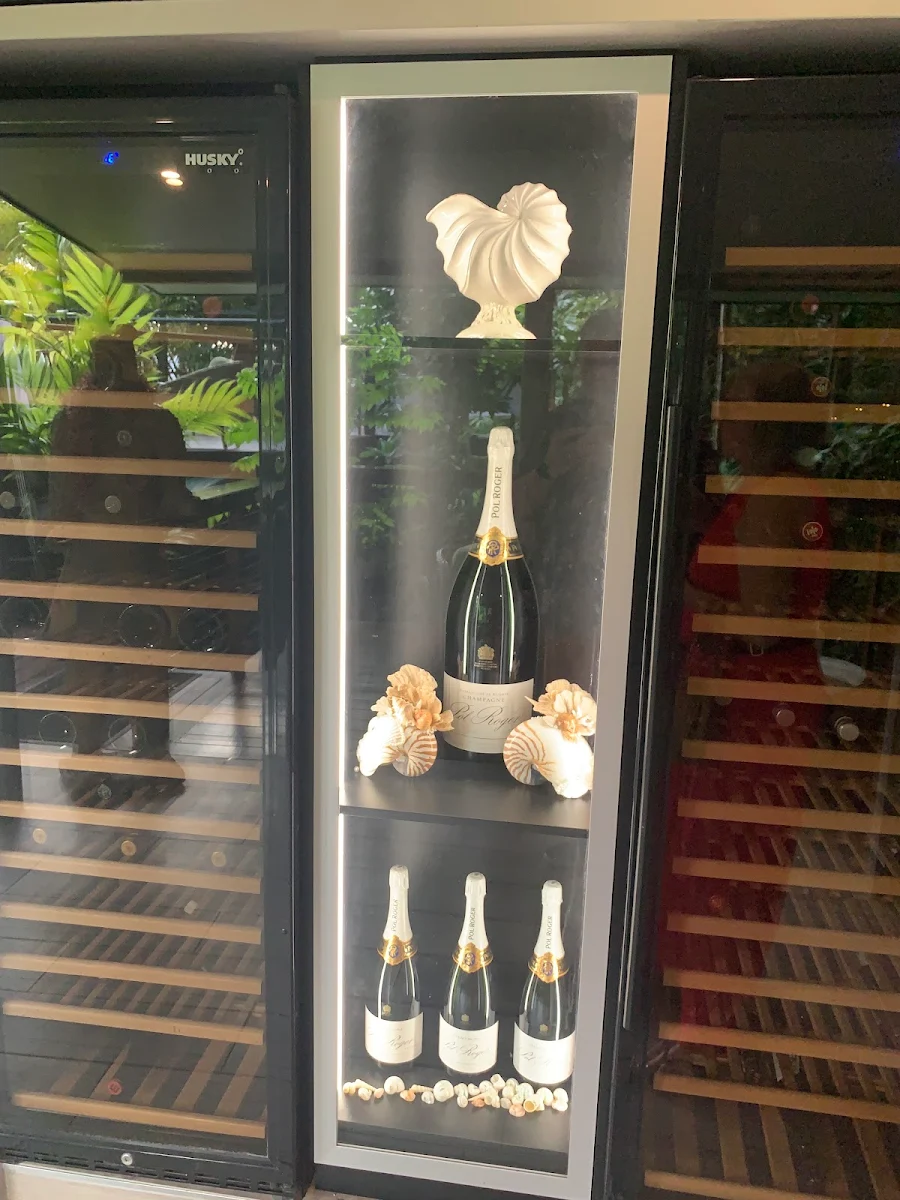 Vibe, Nautilus Restaurant