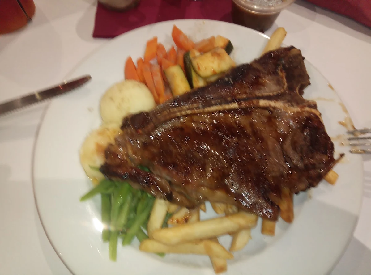 Food & drink, Leo Hotel Motel