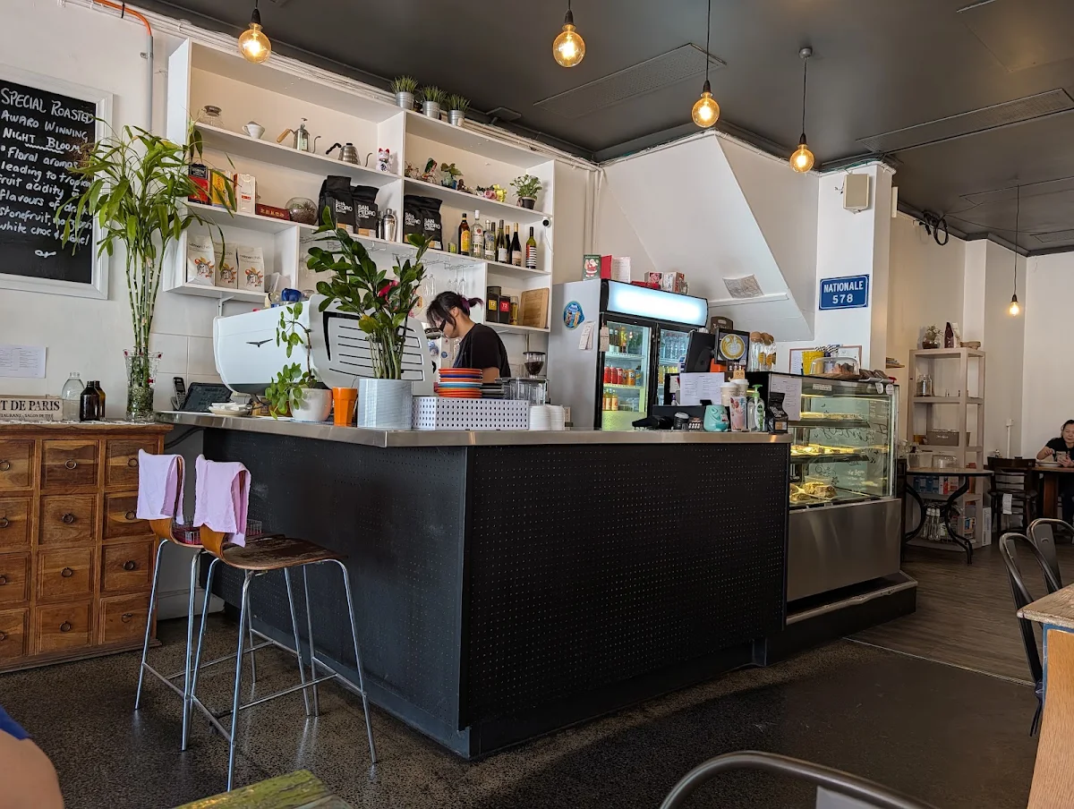 Vibe, Thread Cafe
