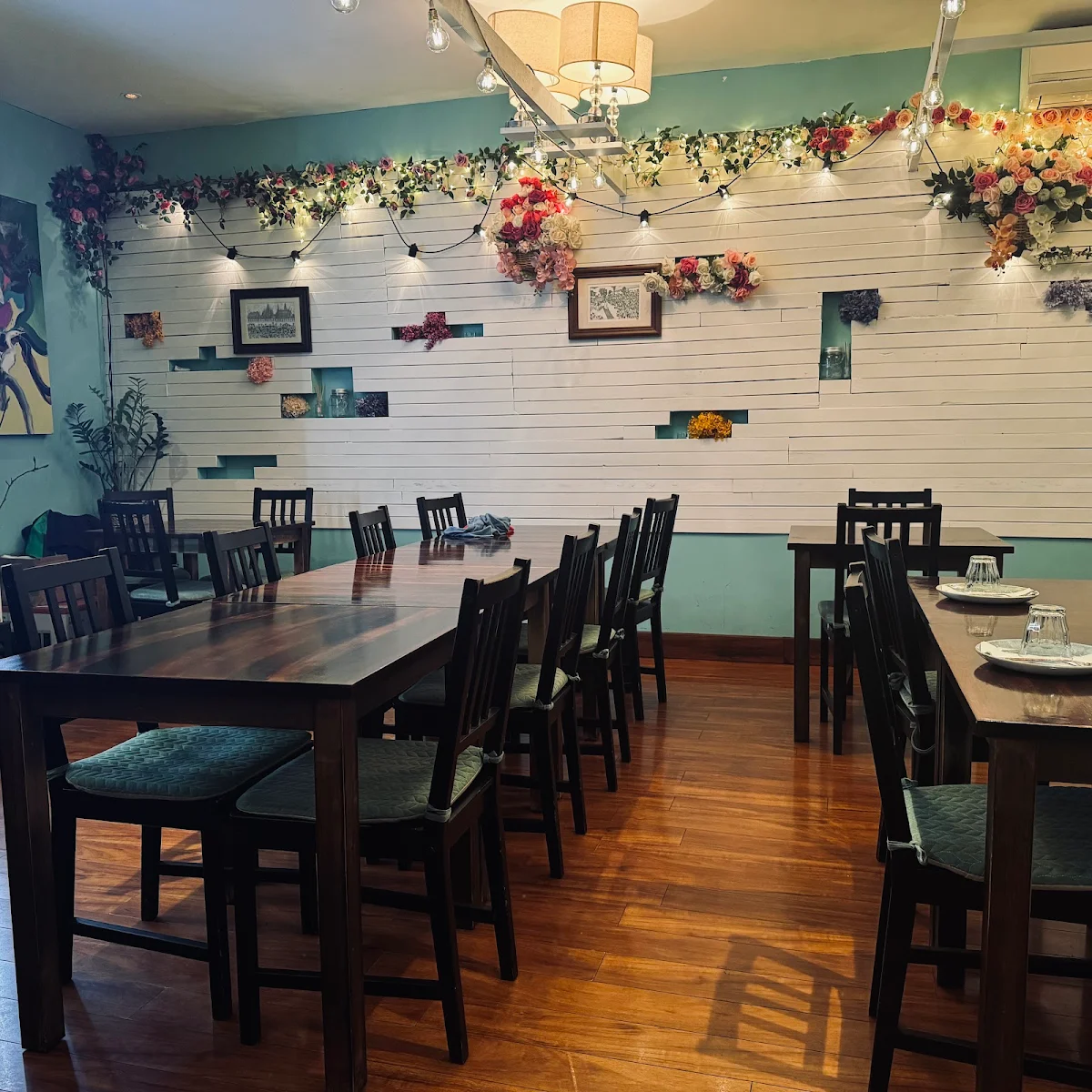 Vibe, The Hill Thai Restaurant