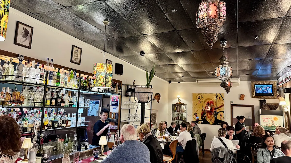 Vibe, Radio Cairo Restaurant