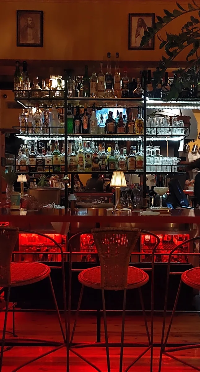 Vibe, Radio Cairo Restaurant