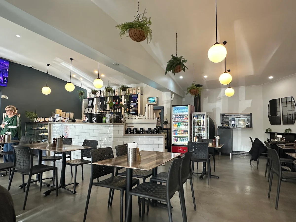 Vibe, Max’s Corner