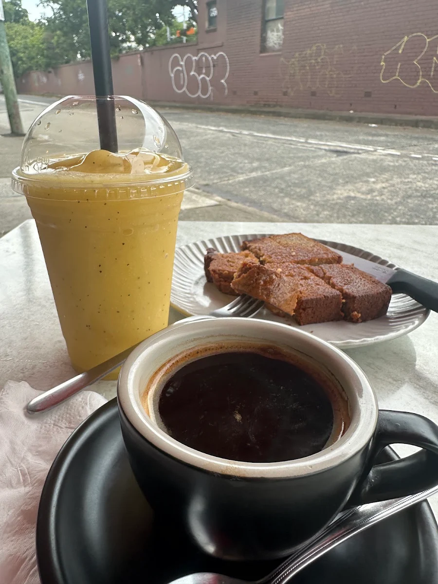 Food & drink, MINA'S CAFE