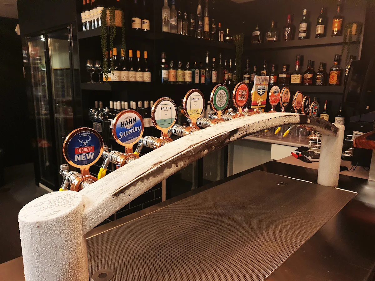 Vibe, The 1880 Tavern