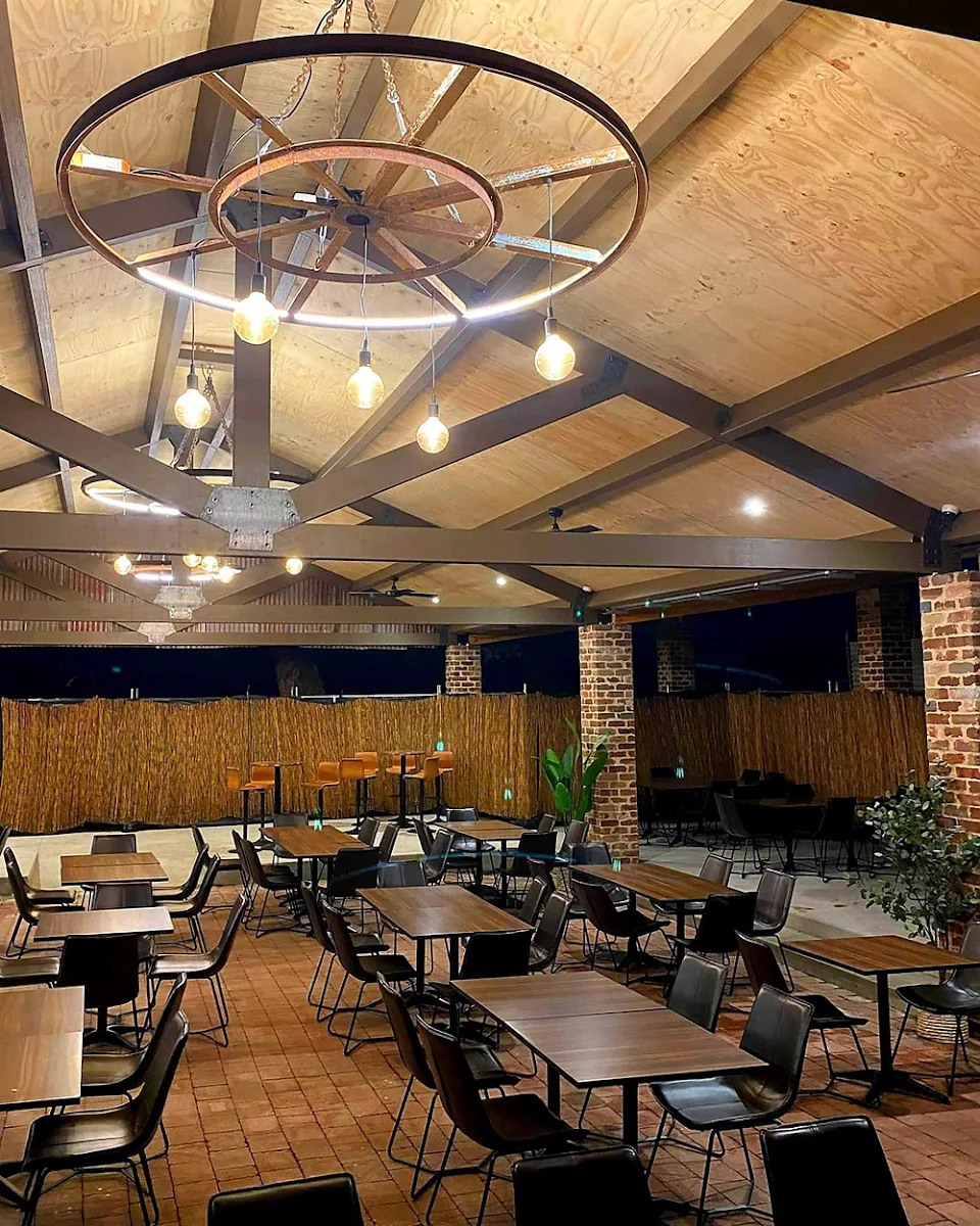 Vibe, The 1880 Tavern