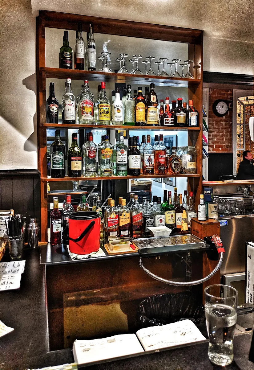 Vibe, The Grapes Hotel